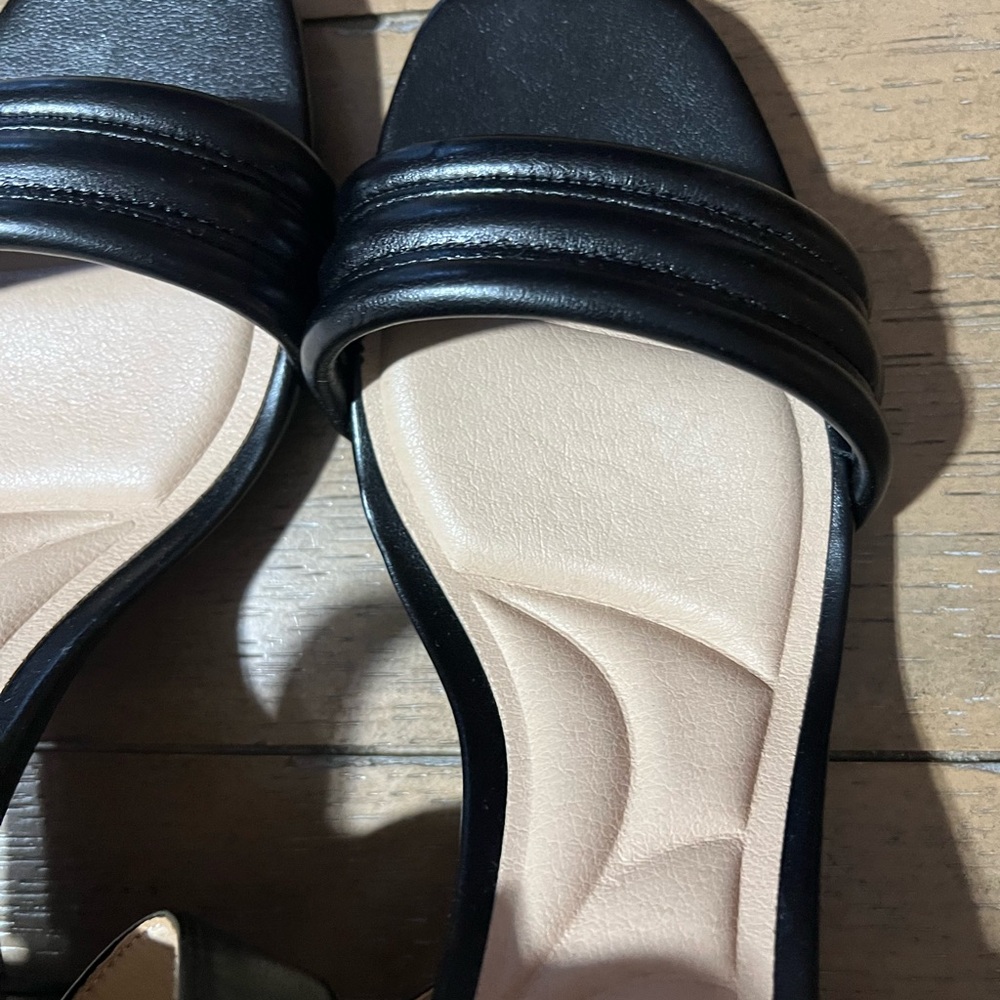 CL Laundry Black Women's Sandals with blocked heel - Picture 4 of 7